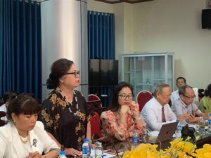 Các đại biểu tham luận tại Hội nghị