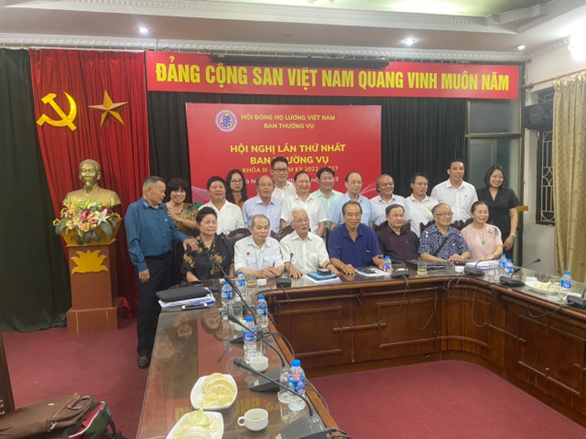 Các đại biểu tham dự Hội nghị chụp ảnh kỉ niệm