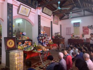 Thường vụ Hội đồng họ Lượng Việt Nam và Đại diện họ Lương các tỉnh thắp hương lễ Cụ Lương Đắc Bằng