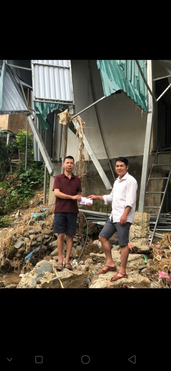Trao quà cứu trợ tại Cao Bằng
