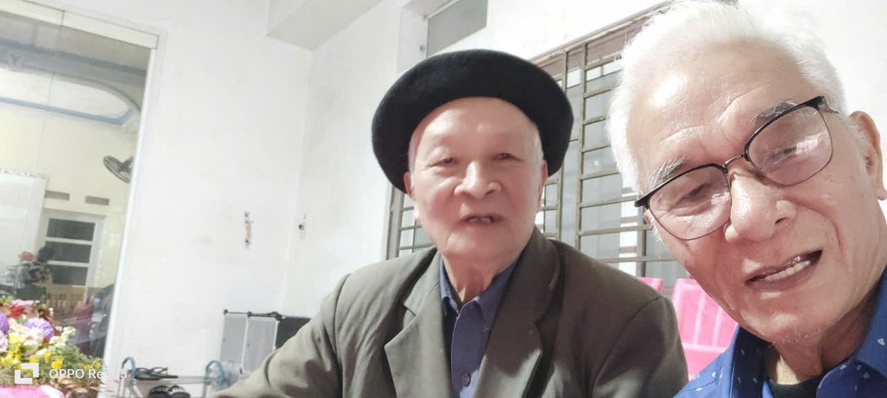 Cụ Lương Mẫn Thượng, 82 tuổi, huyện Đồng Văn, rất nhiệt tình kết nối dòng họ
