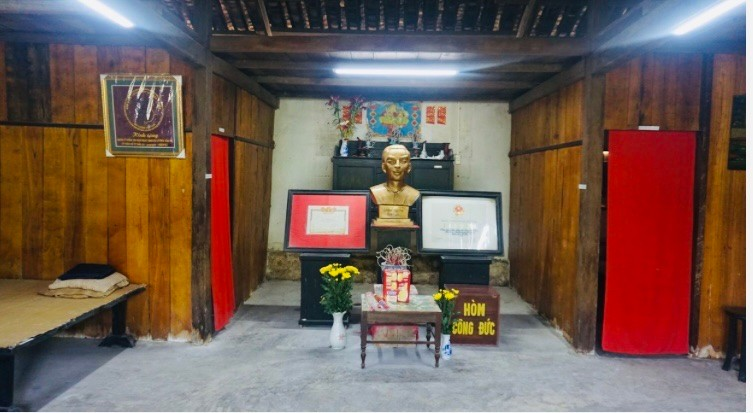 Bên trong Nhà lưu niệm đồng chí Lương Văn Tri