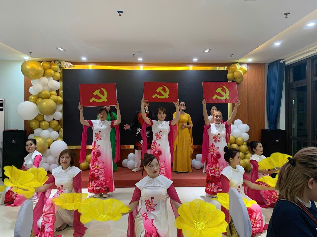 Đội Văn nghệ họ Lương Thanh Hóa biểu diễn chào mừng tại Hội nghị Thường vụ Hội đồng họ Lương Việt Nam lần thứ 2, tháng 8/2024 tại Sầm Sơn