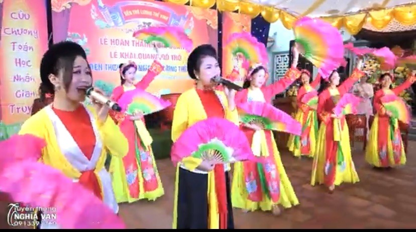 Văn nghệ chào mừng