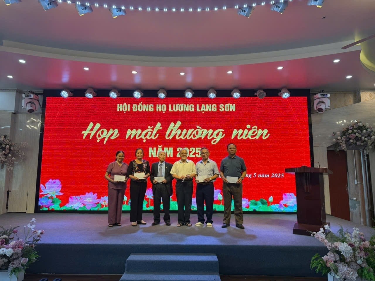 Chúc thọ các bậc cao niên