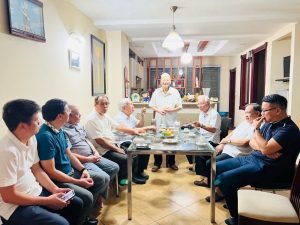 Cụ Lương Sĩ Pháp phát biểu trong buổi gặp mặt