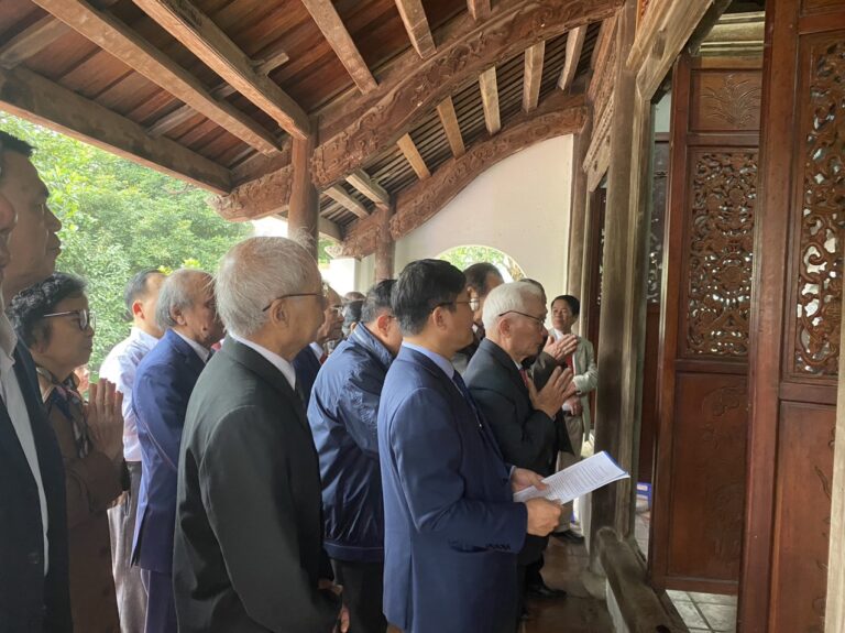 Dâng hướng Nhà thờ Cụ Lương Văn Can