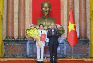 Tổng Bí thư, Chủ tịch nước Tô Lâm trao quyết định thăng quân hàm Đại tướng đối với Thượng tướng Lương Tam Quang, Ủy viên Bộ Chính trị, Bí thư Đảng ủy Công an Trung ương, Bộ trưởng Bộ Công an